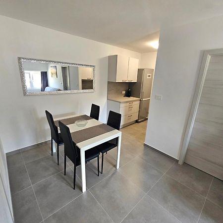 Apartma Bertoki Koper Buitenkant foto